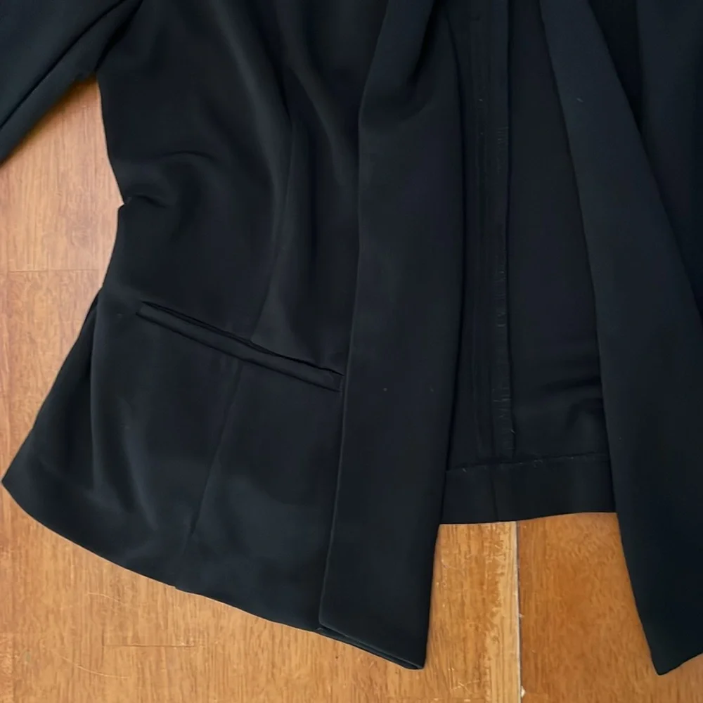 black blazer - Picture 2 of 4